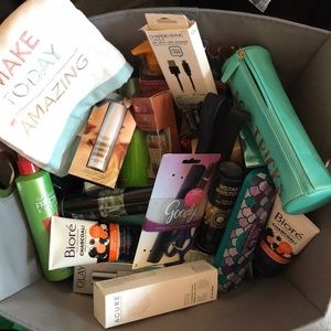 FREE GIFTS WITH BUNDLES